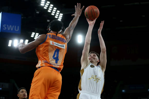 在巨大压力 在巨大压力